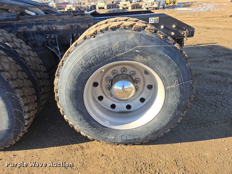 image for item EB1298 2021 Kenworth T800 semi truck