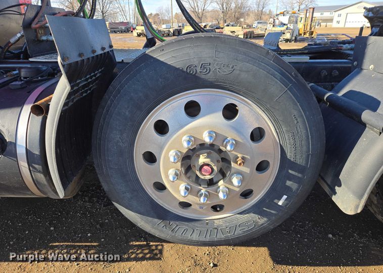 image for item EB1298 2021 Kenworth T800 semi truck