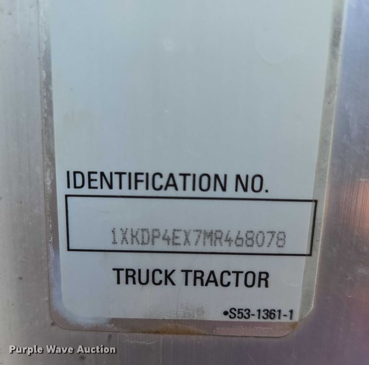 image for item EB1298 2021 Kenworth T800 semi truck