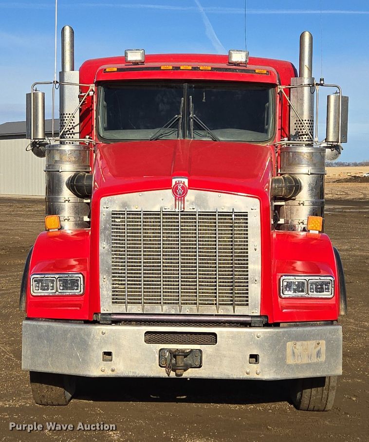 image for item EB1299 2022 Kenworth T800 semi truck