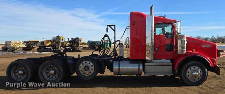 image for item EB1299 2022 Kenworth T800 semi truck