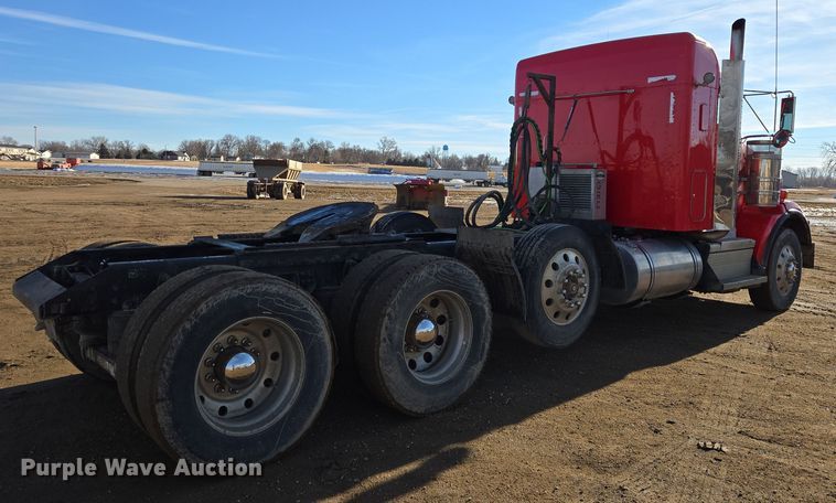 image for item EB1299 2022 Kenworth T800 semi truck