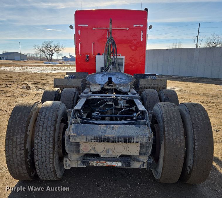 image for item EB1299 2022 Kenworth T800 semi truck