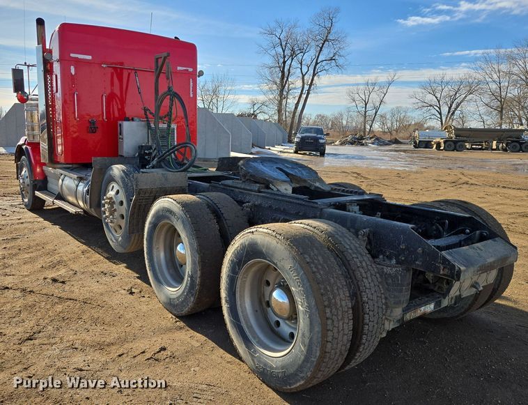 image for item EB1299 2022 Kenworth T800 semi truck