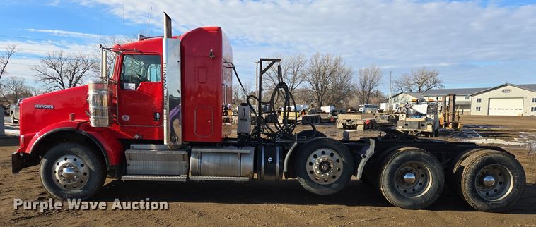 image for item EB1299 2022 Kenworth T800 semi truck