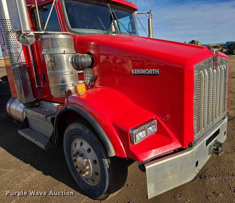 image for item EB1299 2022 Kenworth T800 semi truck