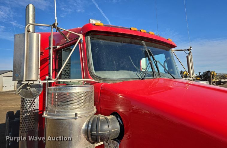 image for item EB1299 2022 Kenworth T800 semi truck