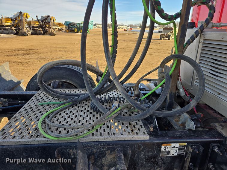 image for item EB1299 2022 Kenworth T800 semi truck