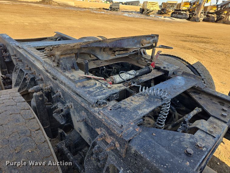 image for item EB1299 2022 Kenworth T800 semi truck