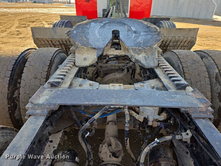 image for item EB1299 2022 Kenworth T800 semi truck