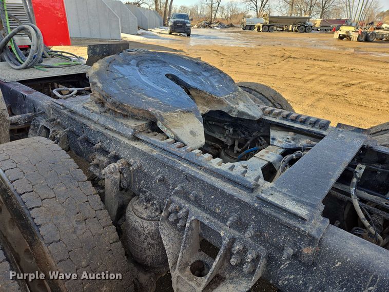 image for item EB1299 2022 Kenworth T800 semi truck