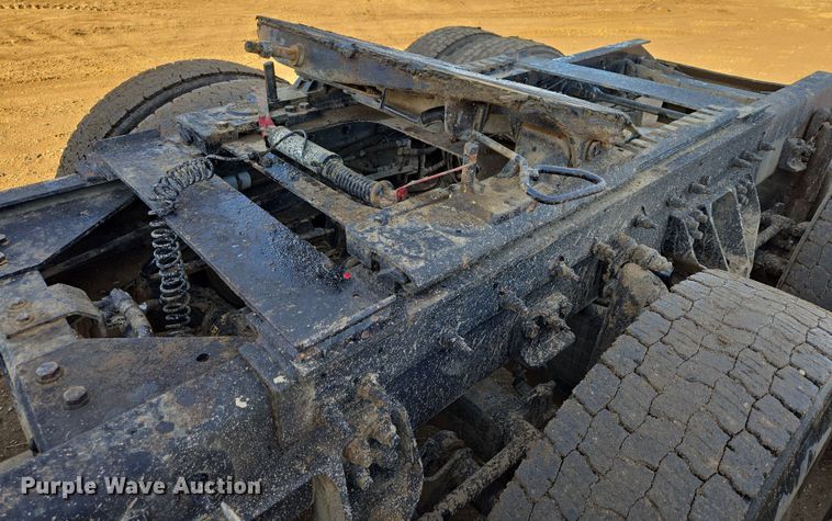 image for item EB1299 2022 Kenworth T800 semi truck