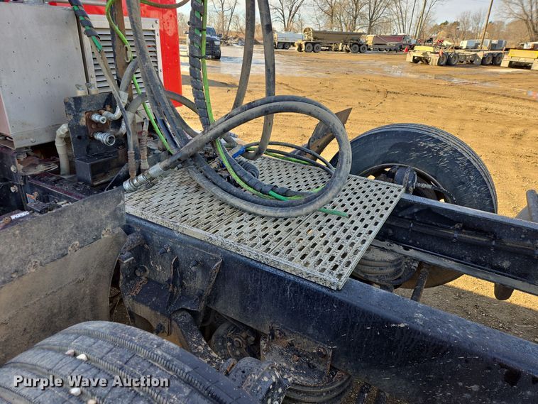 image for item EB1299 2022 Kenworth T800 semi truck