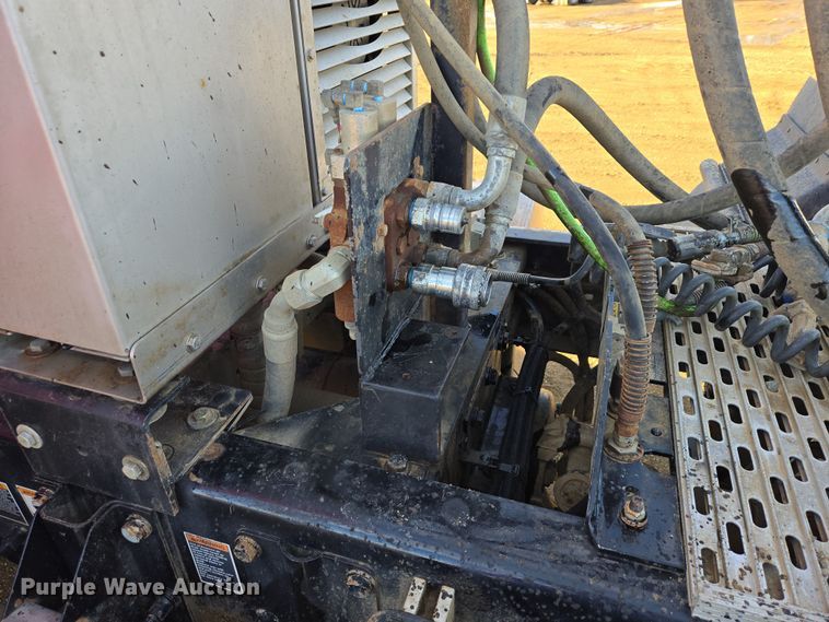 image for item EB1299 2022 Kenworth T800 semi truck