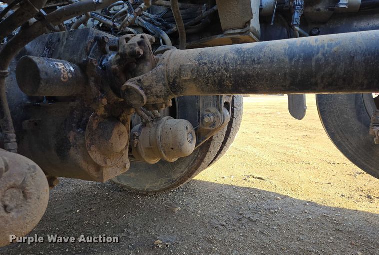 image for item EB1299 2022 Kenworth T800 semi truck