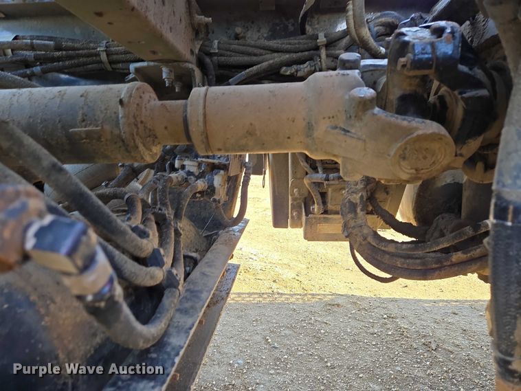 image for item EB1299 2022 Kenworth T800 semi truck