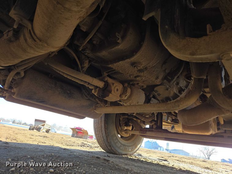 image for item EB1299 2022 Kenworth T800 semi truck