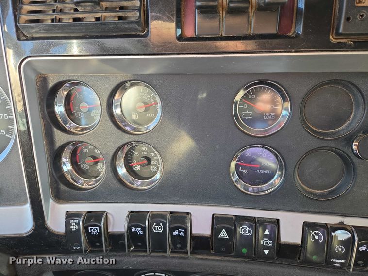 image for item EB1299 2022 Kenworth T800 semi truck