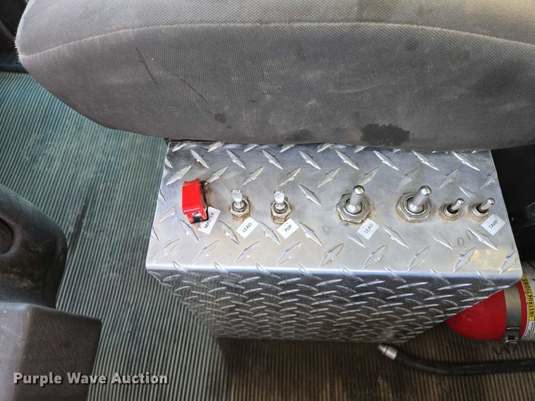 image for item EB1299 2022 Kenworth T800 semi truck