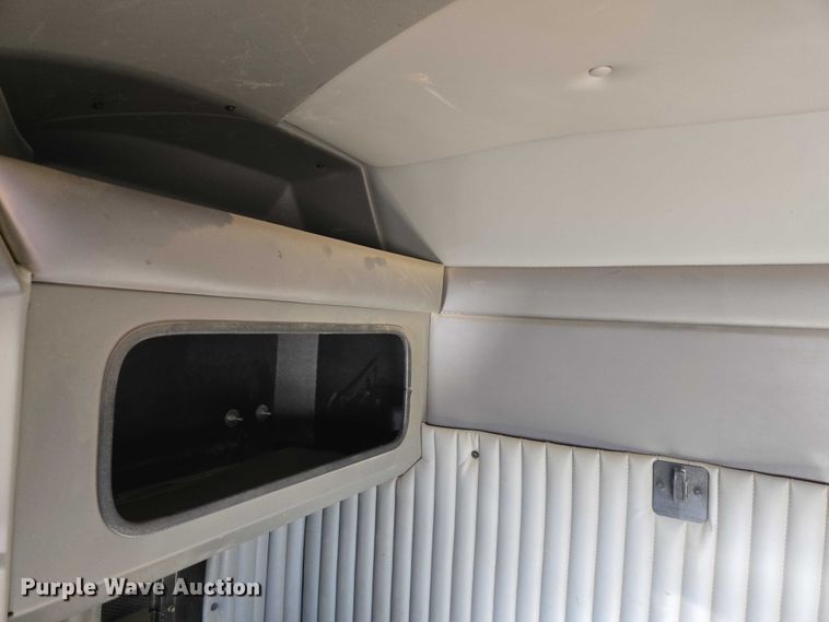 image for item EB1299 2022 Kenworth T800 semi truck