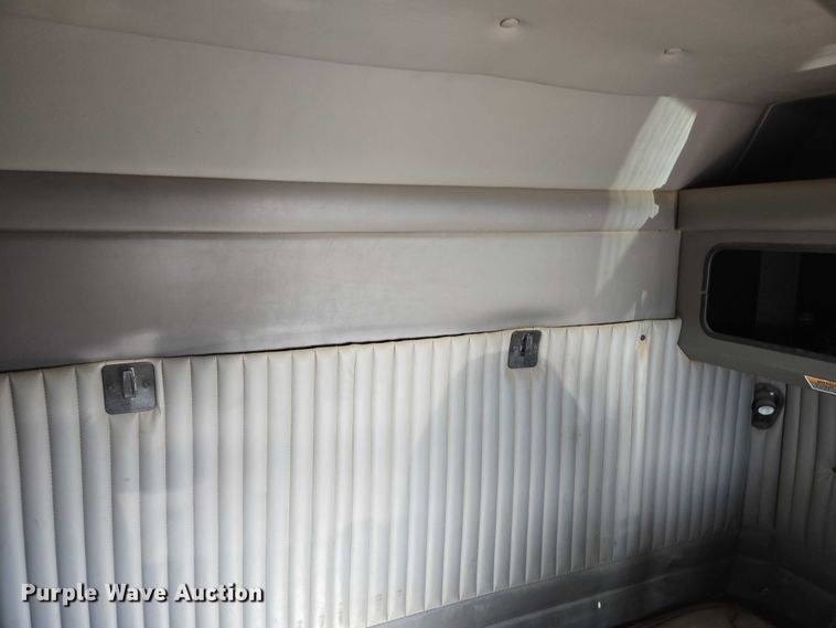 image for item EB1299 2022 Kenworth T800 semi truck