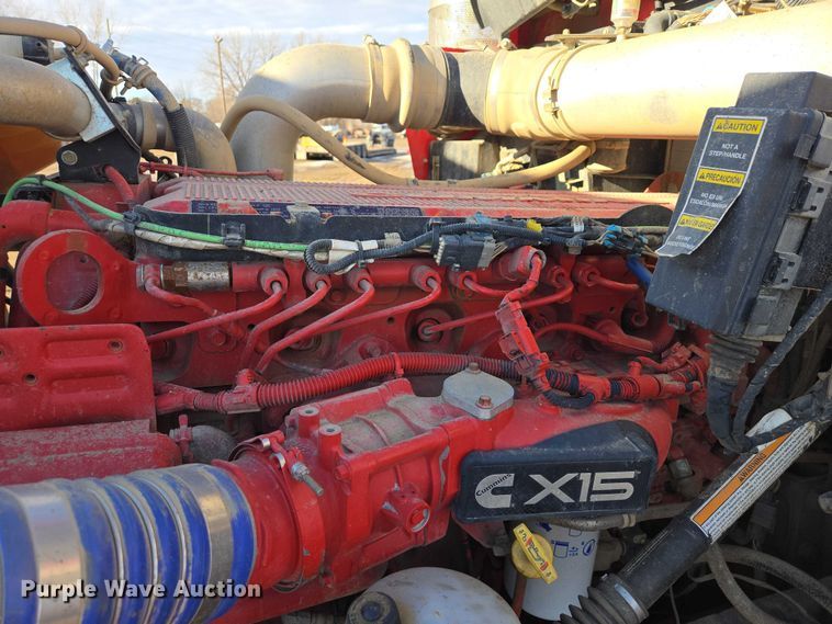 image for item EB1299 2022 Kenworth T800 semi truck