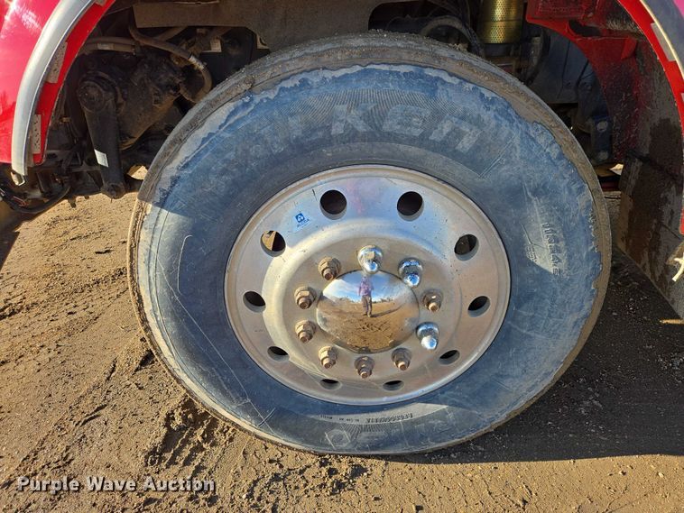 image for item EB1299 2022 Kenworth T800 semi truck