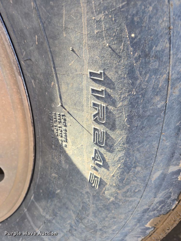 image for item EB1299 2022 Kenworth T800 semi truck