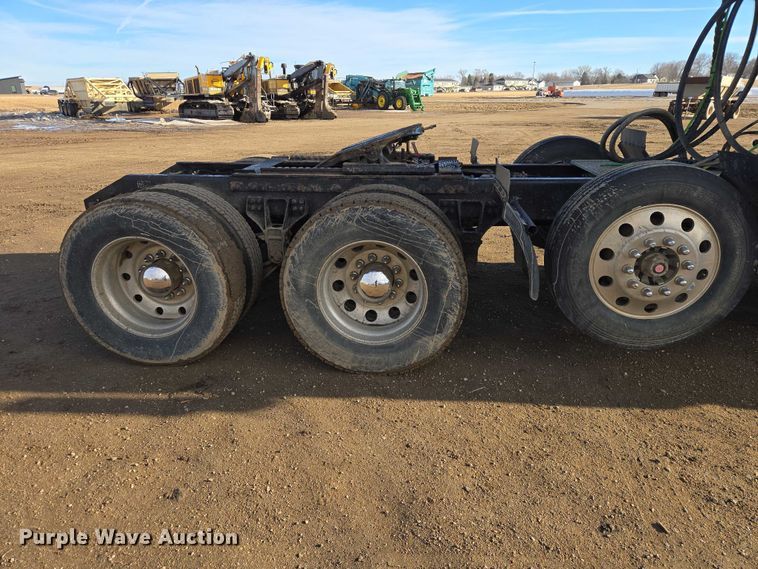 image for item EB1299 2022 Kenworth T800 semi truck