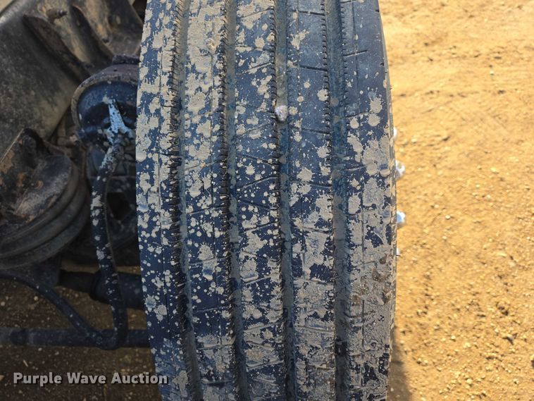 image for item EB1299 2022 Kenworth T800 semi truck