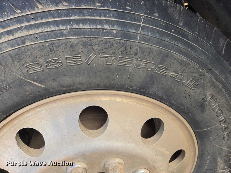 image for item EB1299 2022 Kenworth T800 semi truck