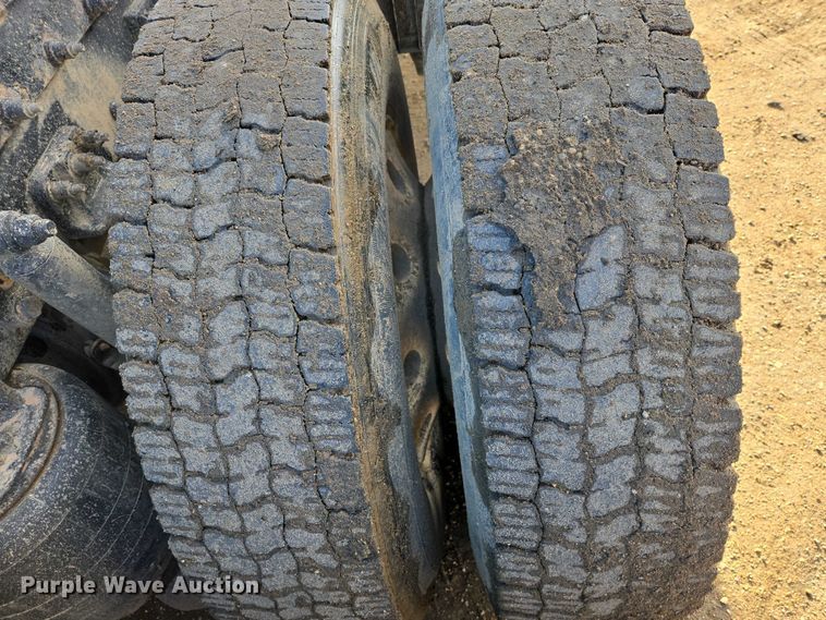 image for item EB1299 2022 Kenworth T800 semi truck