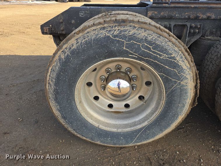 image for item EB1299 2022 Kenworth T800 semi truck