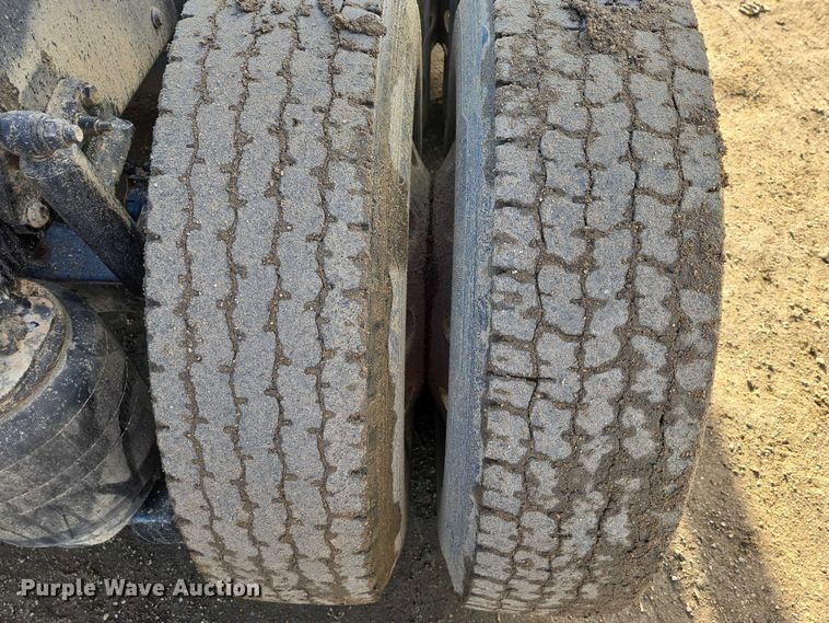 image for item EB1299 2022 Kenworth T800 semi truck