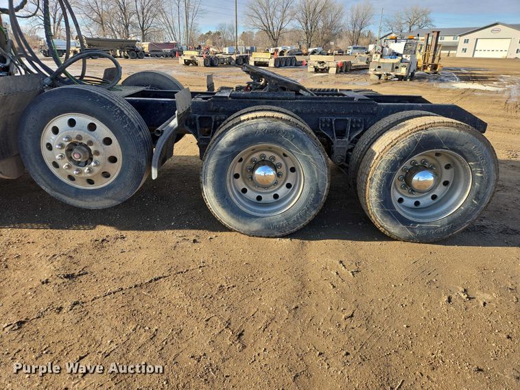 image for item EB1299 2022 Kenworth T800 semi truck