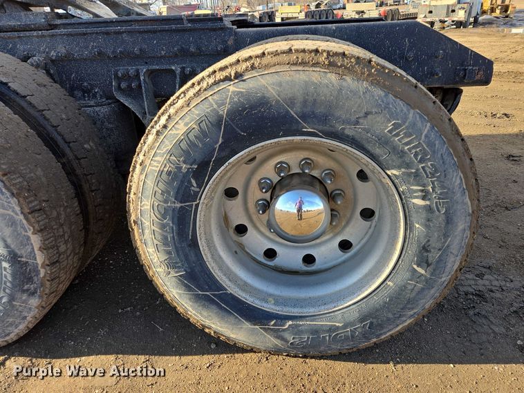 image for item EB1299 2022 Kenworth T800 semi truck