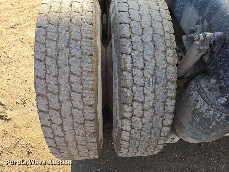 image for item EB1299 2022 Kenworth T800 semi truck