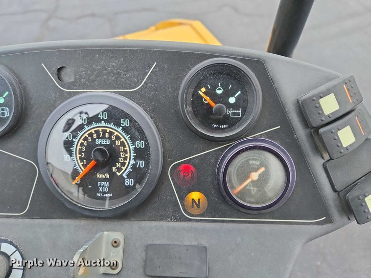 image for item EB1300 2010 Caterpillar CB-64 double drum vibratory roller