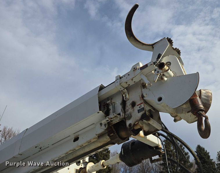 image for item EB1337 Altec D3055ATR digger derrick truck bed