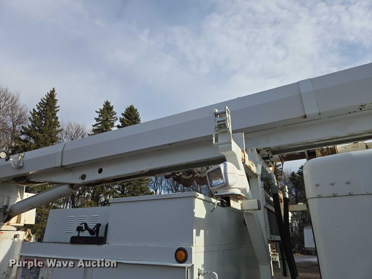 image for item EB1337 Altec D3055ATR digger derrick truck bed