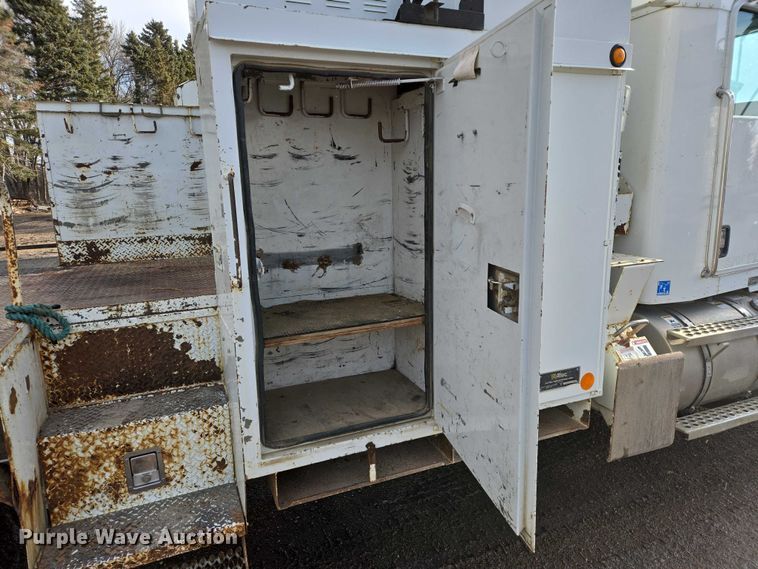 image for item EB1337 Altec D3055ATR digger derrick truck bed