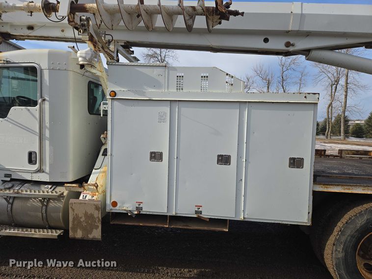 image for item EB1337 Altec D3055ATR digger derrick truck bed