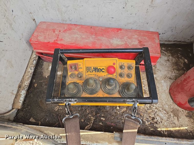 image for item EB1337 Altec D3055ATR digger derrick truck bed