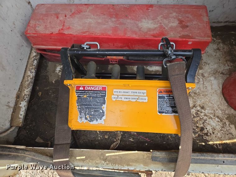 image for item EB1337 Altec D3055ATR digger derrick truck bed