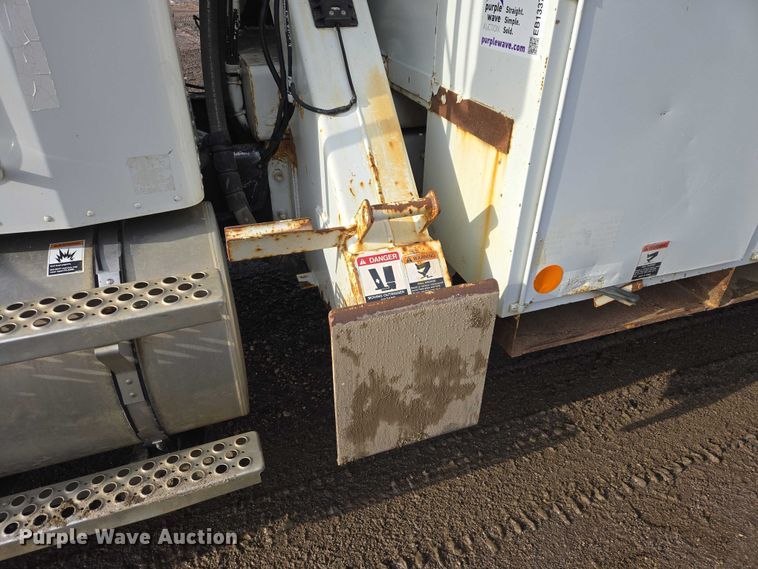 image for item EB1337 Altec D3055ATR digger derrick truck bed