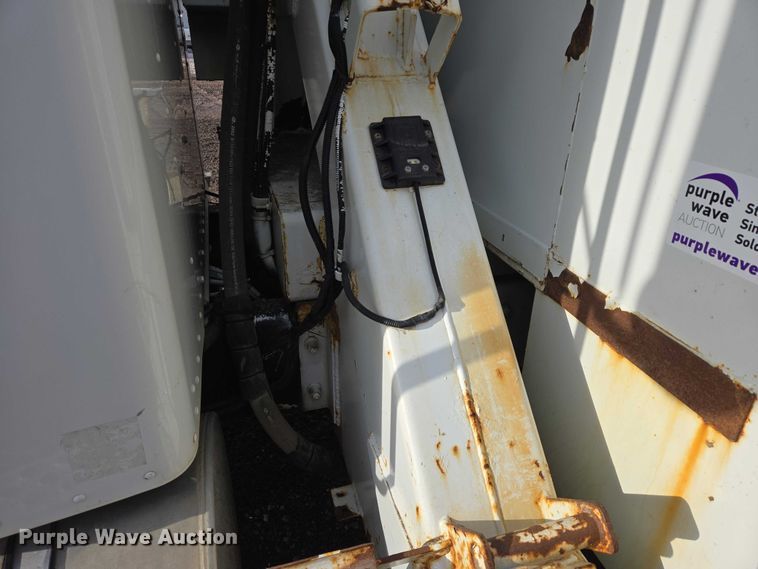 image for item EB1337 Altec D3055ATR digger derrick truck bed