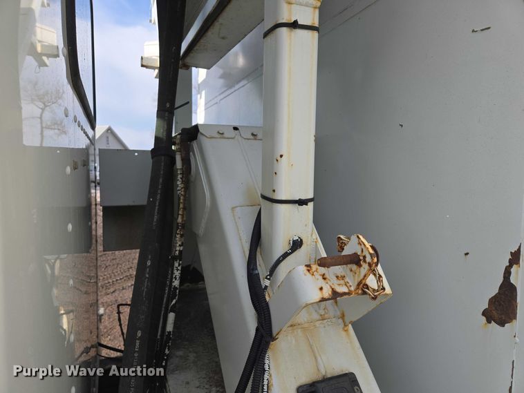 image for item EB1337 Altec D3055ATR digger derrick truck bed