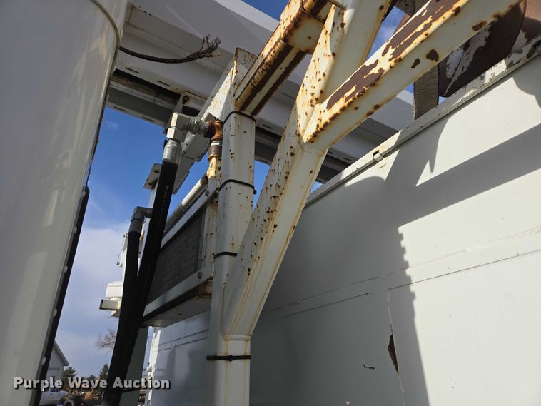 image for item EB1337 Altec D3055ATR digger derrick truck bed