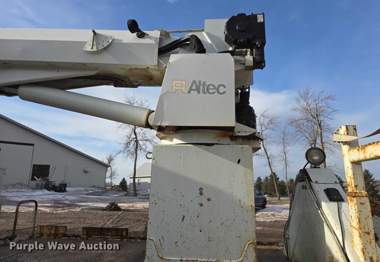 image for item EB1337 Altec D3055ATR digger derrick truck bed