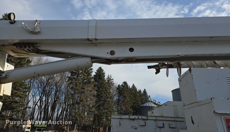 image for item EB1337 Altec D3055ATR digger derrick truck bed
